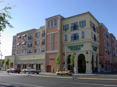 Furnished one bedroom with private bathroom in Two bedroom condo