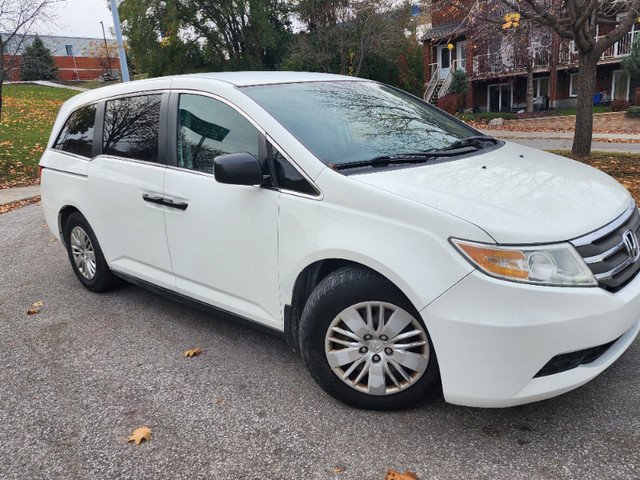 2011 Honda Odyssey. 7 seater. just over 294,000 km Best Family C in Cars & Trucks in Gatineau - Image 4