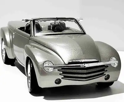 2000 Chevrolet SSR Concept silver metallic Maisto 1:18 diecast , View more