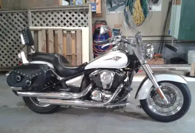 A Kawasaki Vulcan 900 Clasic. Just had a new oil change. 51275 klm's. That will change , as I will b...
