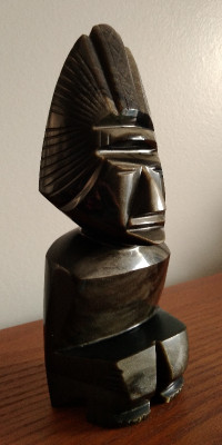 Statuette d'un dieu mexicain en obsidienne