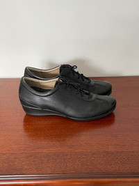 Ecco Shoes for women/ Chaussures.