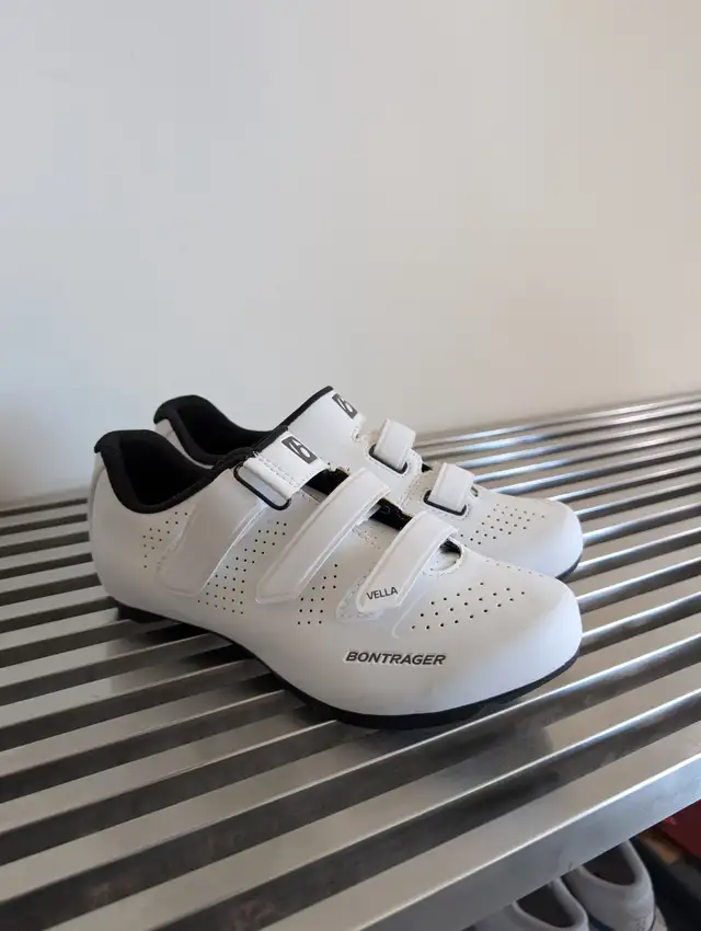 NEW size 39 (7.5) Bontrager Vella Cycling Shoes with SPD cleats in Clothing, Shoes & Accessories in Kingston - Image 3