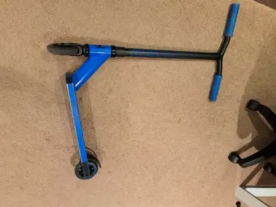 Madd Hear Scooter (4+) height of bar is about 28" Used but still in decent shape