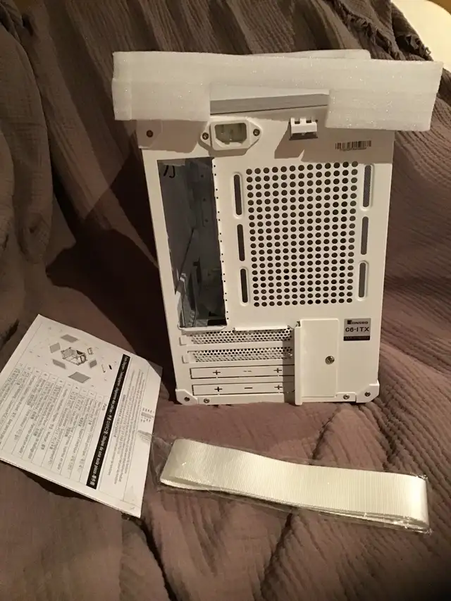  C6 – ITX handle case  (mini Dash ITXPC case) in Other in Markham / York Region - Image 2