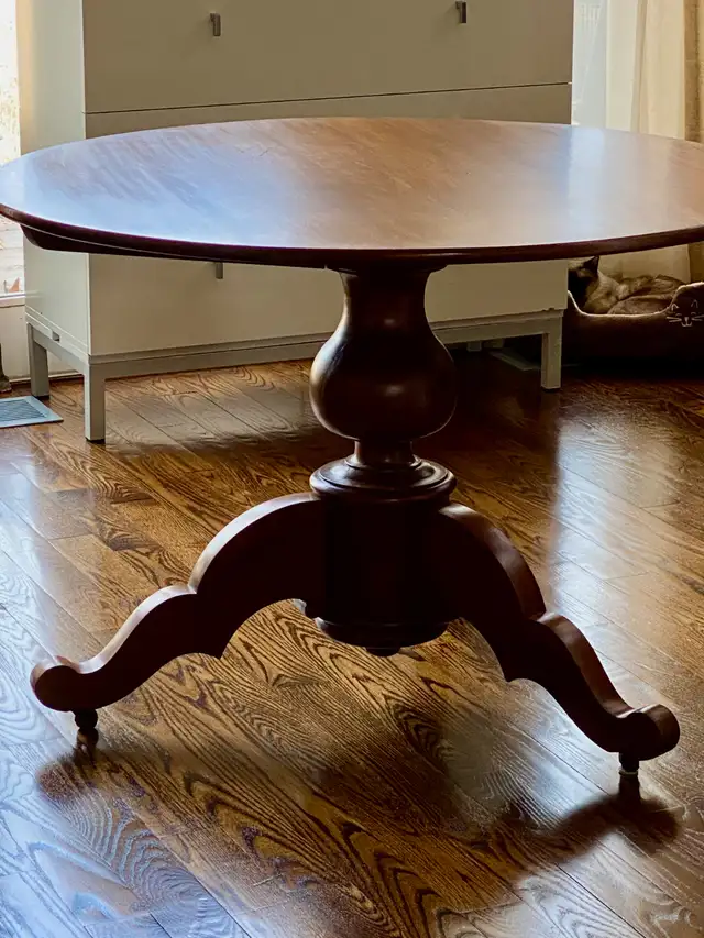 Solid Mahogany round dining table, exquisite rare pedestal64519995688065122