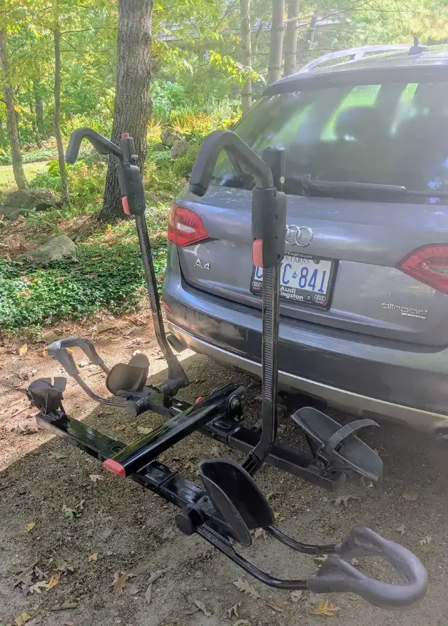 Yakima holdup mount hitch tray bike rack in Other in Kingston - Image 2