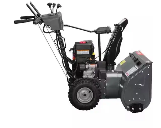 Briggs and Stratton 2 Stage Snowblower in Snowblowers in Kitchener / Waterloo - Image 3