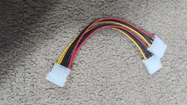 Power Supply Splitter in Cables & Connectors in Cambridge - Image 2