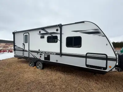 Spacious, clean, comfy, new condition Approx 25” Bedroom with walk round queen bed Fridge, stove, ov...