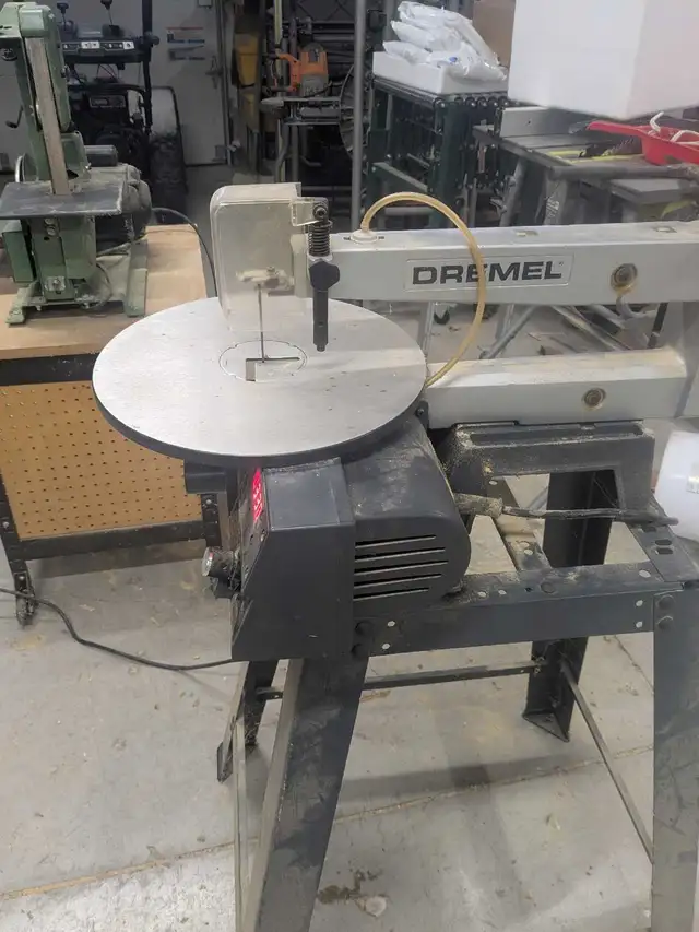 Two scroll saws and belt / disc sander in Power Tools in Napanee - Image 5