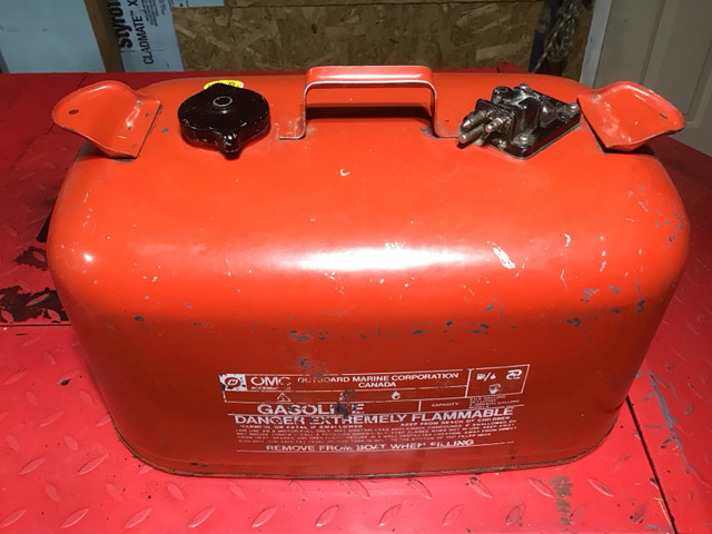 OMC fuel tank  in Other in Gatineau - Image 3