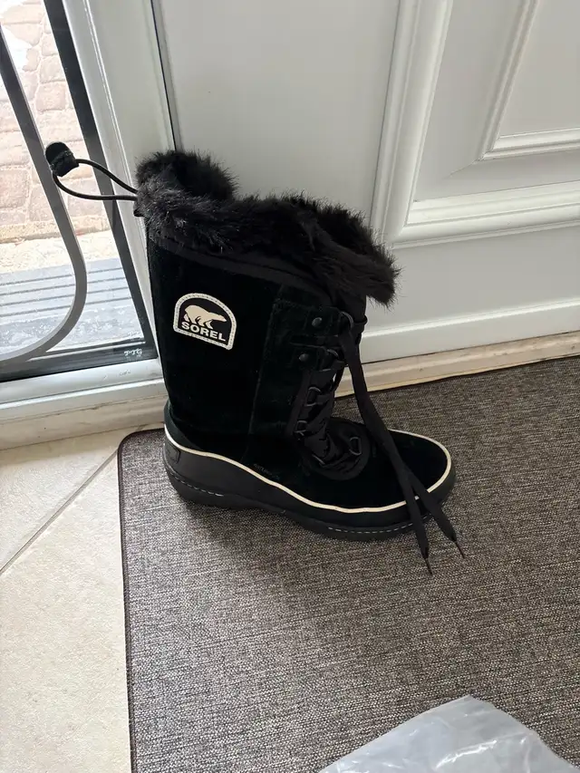 sorel winter boots 39 in Women's - Shoes in Markham / York Region - Image 2