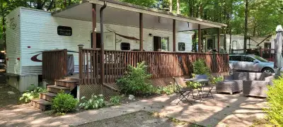 2013 Hy-Line 40 ft, 2 bedroom (3 bed) trailer located in Red Setter Resort on Seymour lake near Have...