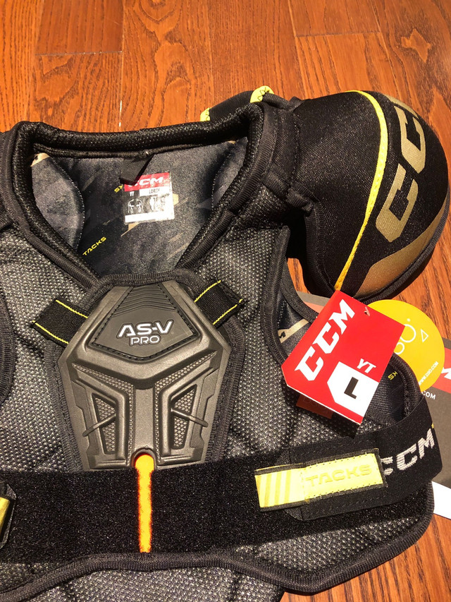 Youth hockey protection equipment CCM new/used in Hockey in City of Toronto - Image 2