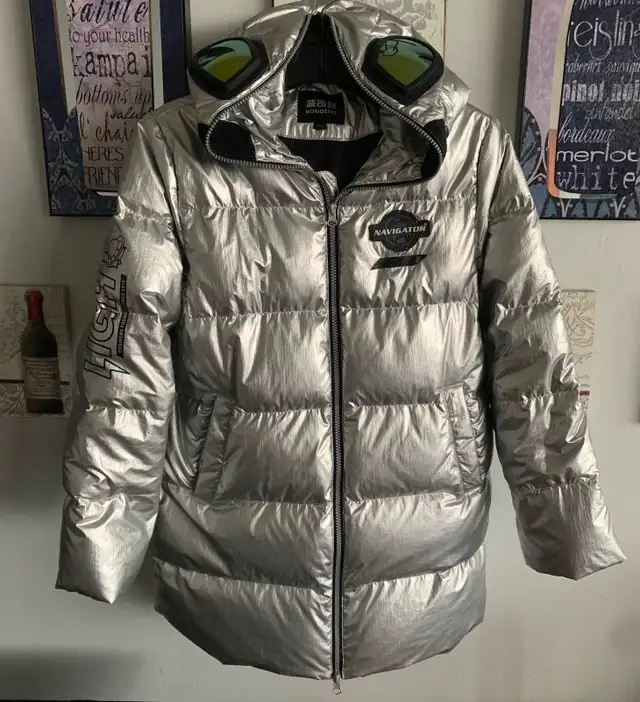 Unisex children/women metallic silver puffer “alien”, 165/84 in Kids & Youth in City of Toronto - Image 7
