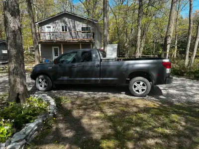 Toyota tundra SRS super cab 8 foot box fuel injected 5.7 L. Oil Spray sprayed and tar coated underne...