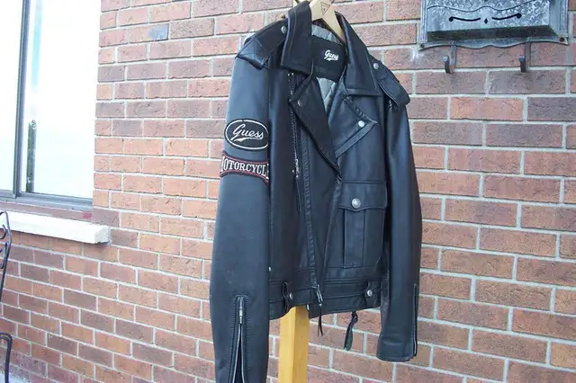 GUESS (Jeans) Leather Motorcycle Jacket in Motorcycle Parts & Accessories in Laval / North Shore - Image 11