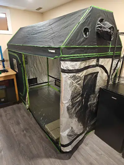 Grow tent for sale. Mint condition. Used as a 3D printing ventilation set up for just a few months,...