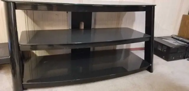 TV and Stereo Stand in Video & TV Accessories in Winnipeg - Image 4