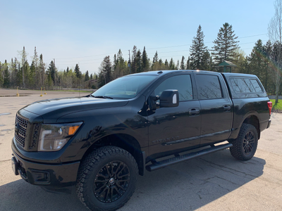 Original owner, no accidents, safetied at Halfway Motors Nissan Thunder Bay. Leather interior in gre...