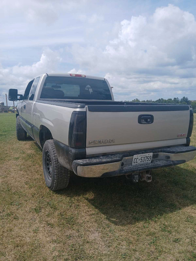 2004gmc No rust ever in Cars & Trucks in Barrie - Image 2