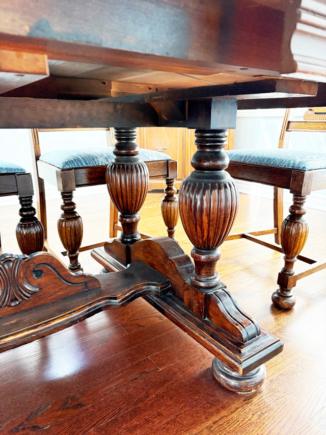 REDUCED! Lovely Solid Rectangle Dining Room Table, 6 Chairs,Leaf in Dining Tables & Sets in Oakville / Halton Region - Image 7