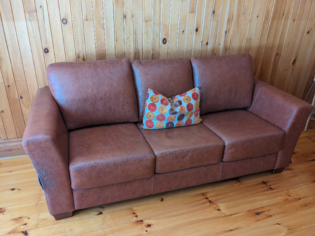 1 ou 2 Canapé en cuirs avec usage dans Sofas et futons  à Sherbrooke - Image 2
