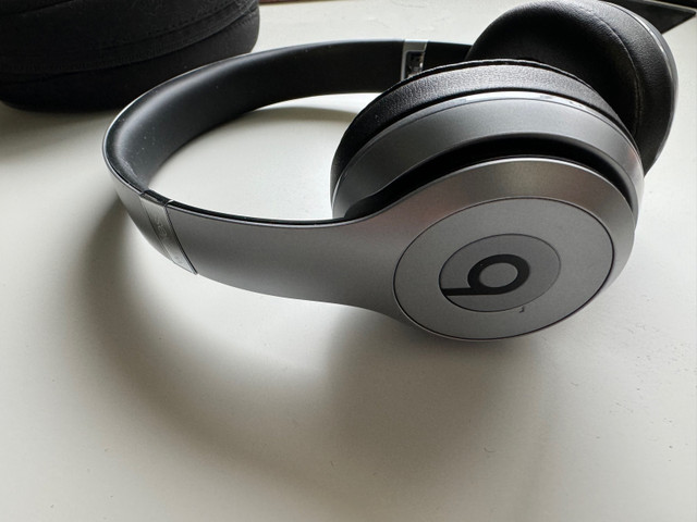 Beats Solo 2 Space Grey EDITION  in Other in Markham / York Region - Image 2