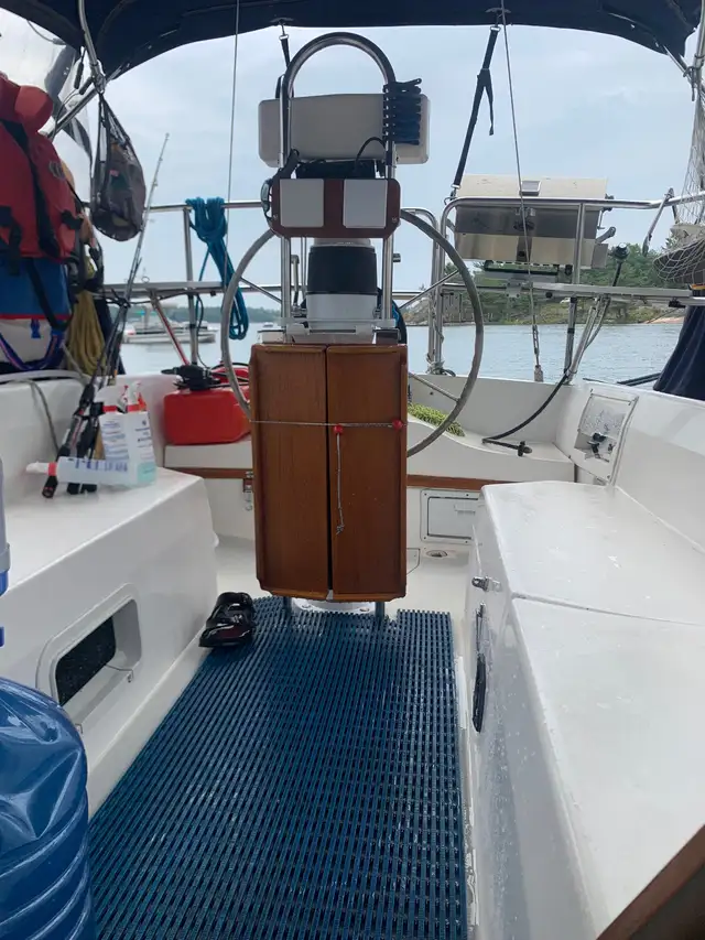 Catalina 1992 30 Sailboat in Sailboats in Oakville / Halton Region - Image 6