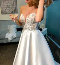 BRAND NEW WEDDING DRESS- ESSENSE OF AUSTRALIA D2486