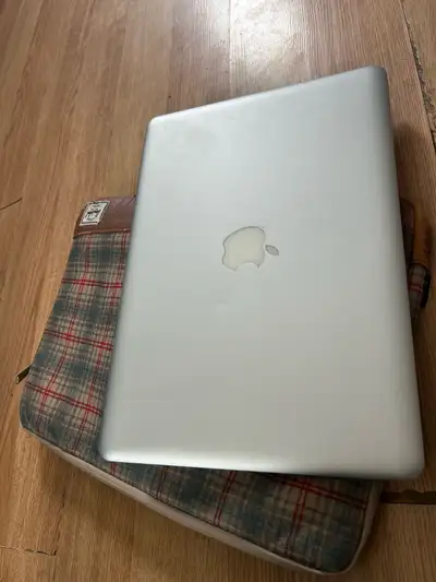 Apple MacBook Pro silver , 15” screen , battery life is great. Comes with charger. Has a dvd spot an...