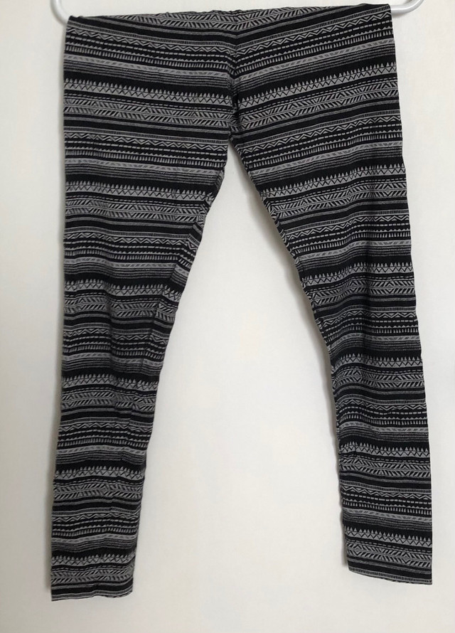 Leggings noirs rayés P/S dans Femmes - Pantalons et shorts  à Longueuil/Rive Sud