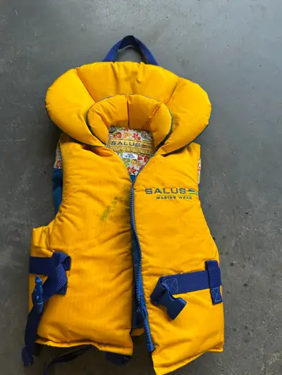 2x life jackets 1 yellow and 1 red the yellow one has some blue stains on it