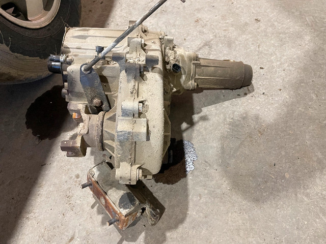 GM NEW PROCESS NP241C TRANSFER CASE FROM 1995 CHEV 1/2 TON 4WD in Transmission & Drivetrain in Lethbridge - Image 2
