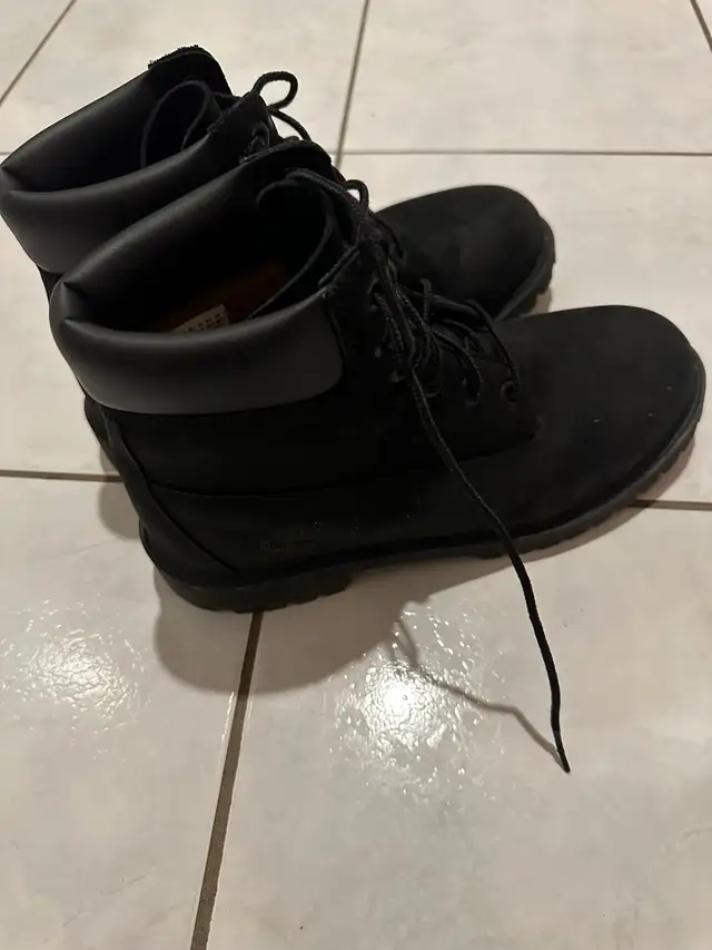 Women’s 7 timberlands in Women's - Shoes in City of Toronto - Image 3