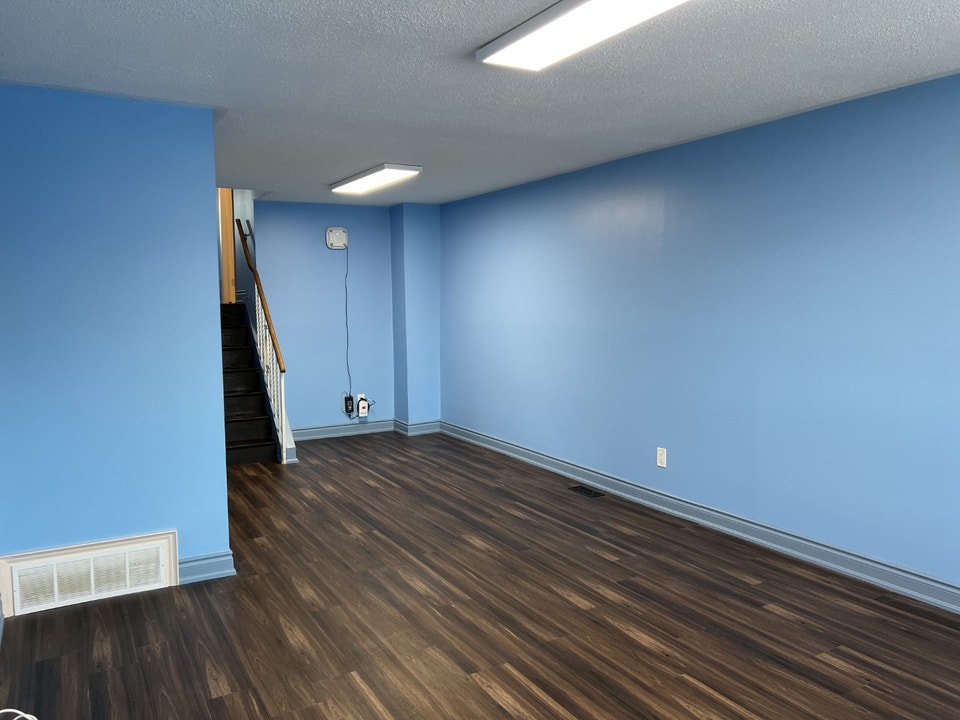 3 bed main floor clean place read description 3
