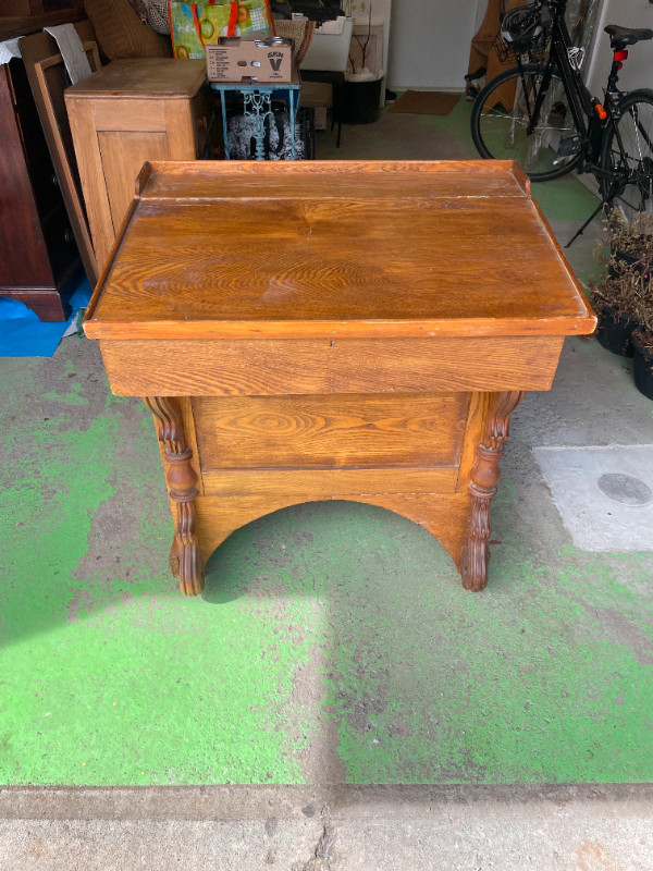 Antique Pine Desk - with storage dans Bureaux  à Ville de Montréal