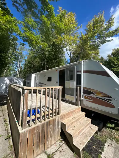 2009 Sunset Trail 32’ light weight trailer Aluminum structure for long lasting life and lightweight....