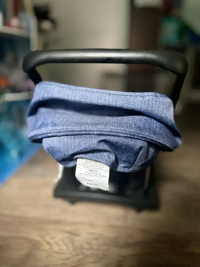 Evenflo Car Seat in Strollers, Carriers & Car Seats in Kitchener / Waterloo - Image 4