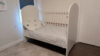 IKEA Gonatt baby crib with organic Simmons mattress, View more