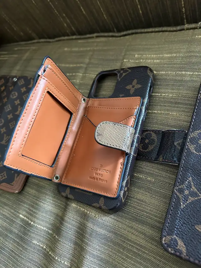 3 used iPhone 12/12Pro cases all for $12 in Cell Phone Accessories in Regina - Image 6