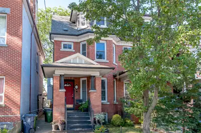 Bloor & Bathurst - One bedroom apartment with laundry