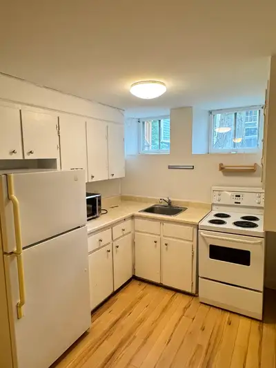 (For quickest reply please text 902-830-4334) This large 1 bedroom is ideally located in South End H...