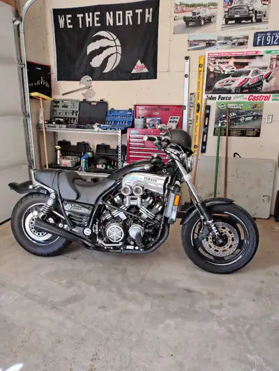 97 Yamaha VMAX special custom edition... Heavily accessorized from top to body including super trap...