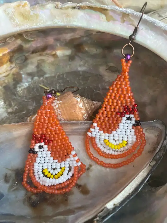 Bead work Indigenous handmade in Hobbies & Crafts in Strathcona County - Image 7