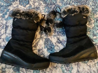 Womens warm boots with fur size 7.5