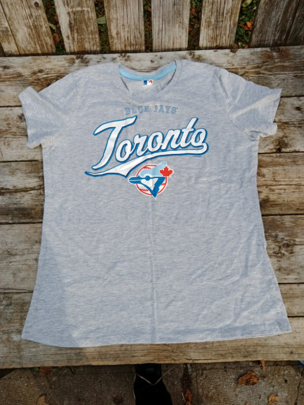 Women's Licensed Toronto Blue Jays T-Shirt, Size L, Machine Wash in Women's - Tops & Outerwear in Oshawa / Durham Region - Image 3