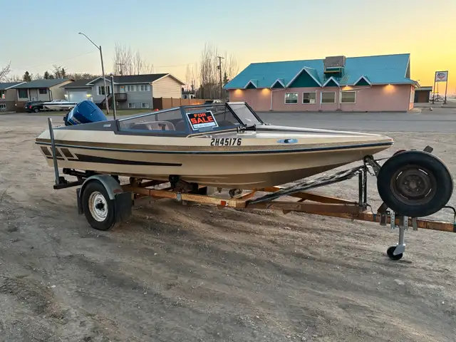 16’ Glascon Ski Boat w/ 140hp in Powerboats & Motorboats in Meadow Lake - Image 3