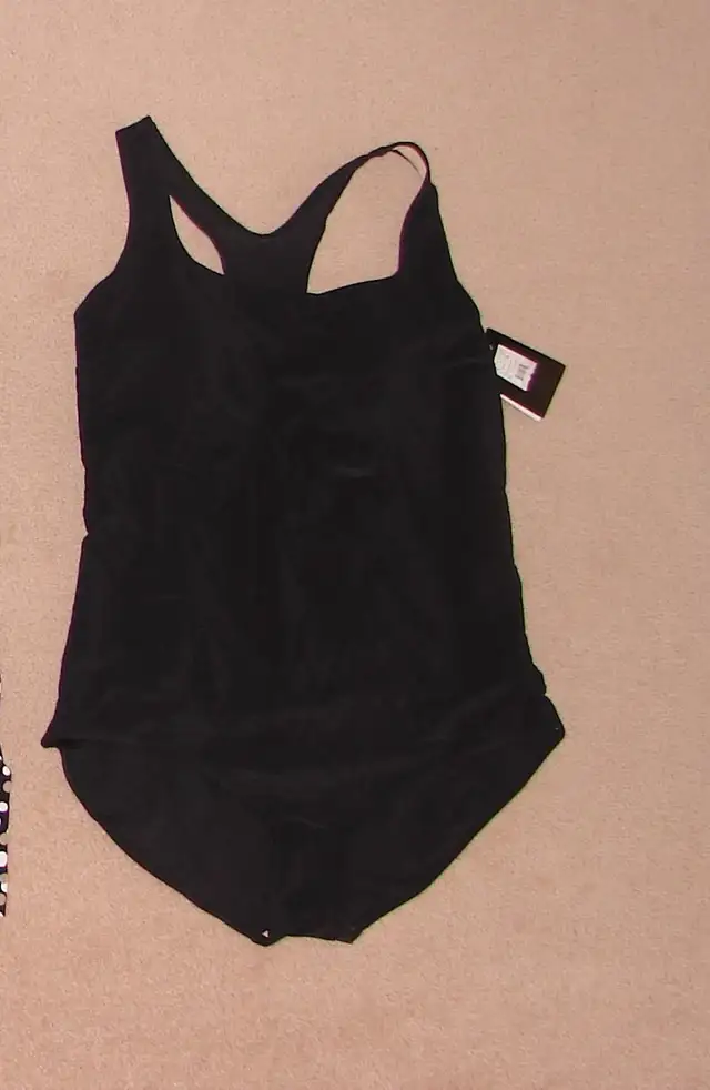 Top, Cropped Leggings, Fall Jacket - 4X, New Swimsuit sz 24 in Women's - Tops & Outerwear in Strathcona County - Image 4
